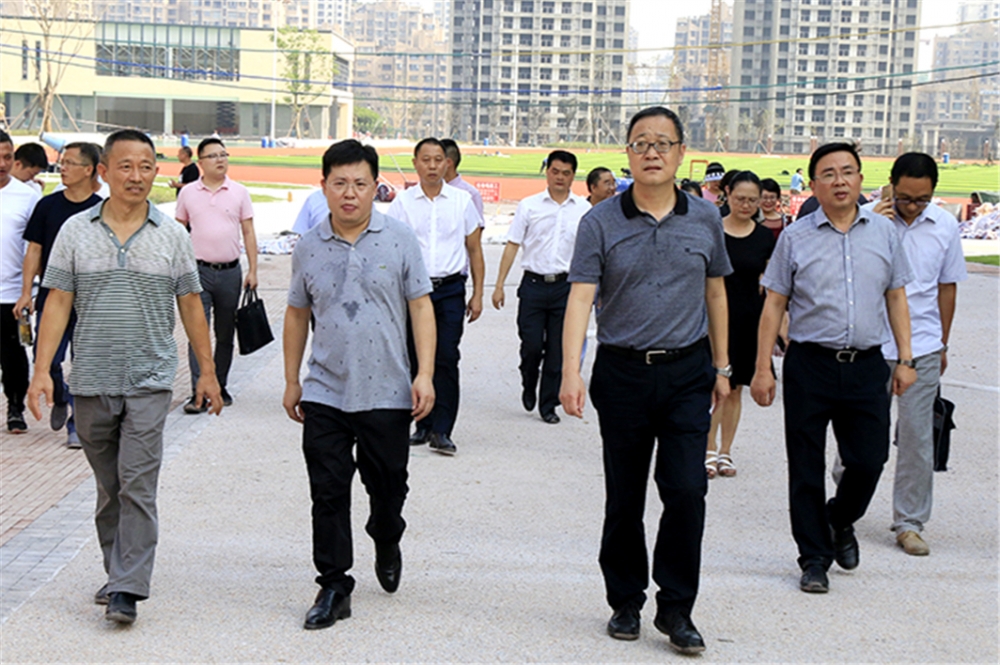 市委常委、高新區(qū)黨工委書記張邦舉率隊(duì)到公司匯南試驗(yàn)學(xué)校、臥龍大道三期等項(xiàng)目調(diào)研督導(dǎo)