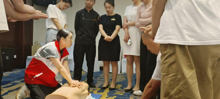 匯東大酒店開展無償獻(xiàn)血暨心肺復(fù)蘇（CPR+AED）培訓(xùn)活動