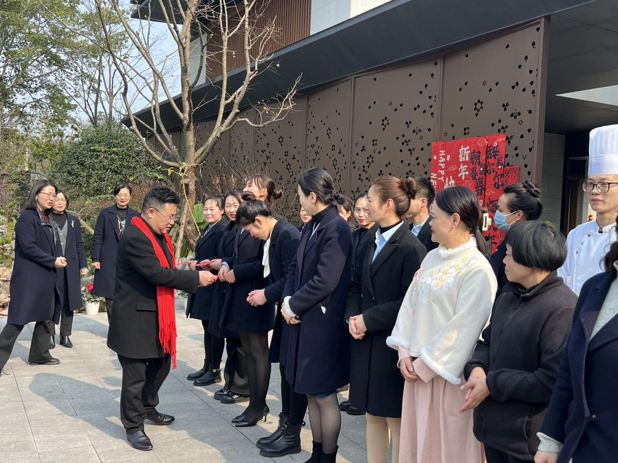 送溫暖 鼓干勁｜公司領(lǐng)導(dǎo)大年初一慰問(wèn)一線(xiàn)在崗職工